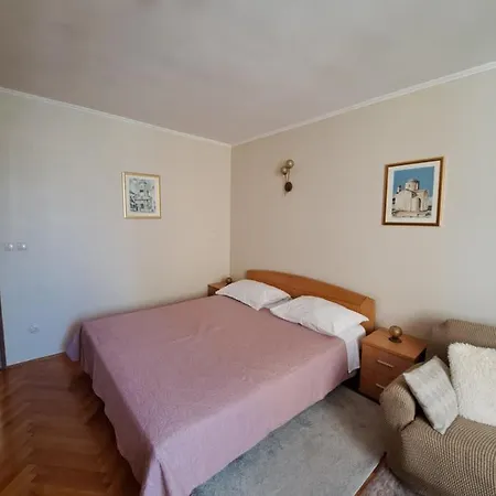 Domenica Apartment *
